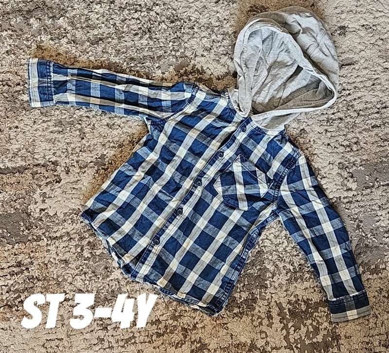 Skyrta m/hettu