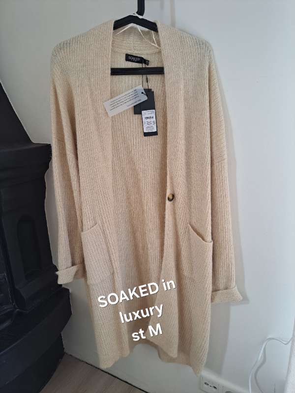 SOAKED in luxury peysa