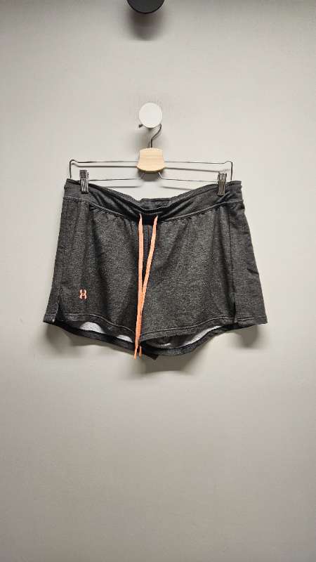 Under Armour stuttbuxur gráar