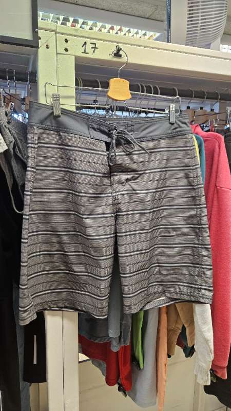 Dothing & Co stuttbuxur gráar röndóttar