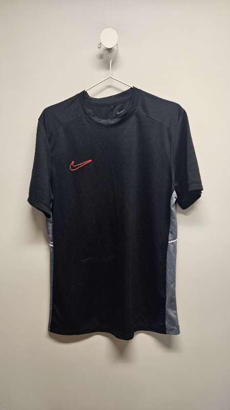 Nike bolur slim fit svartur