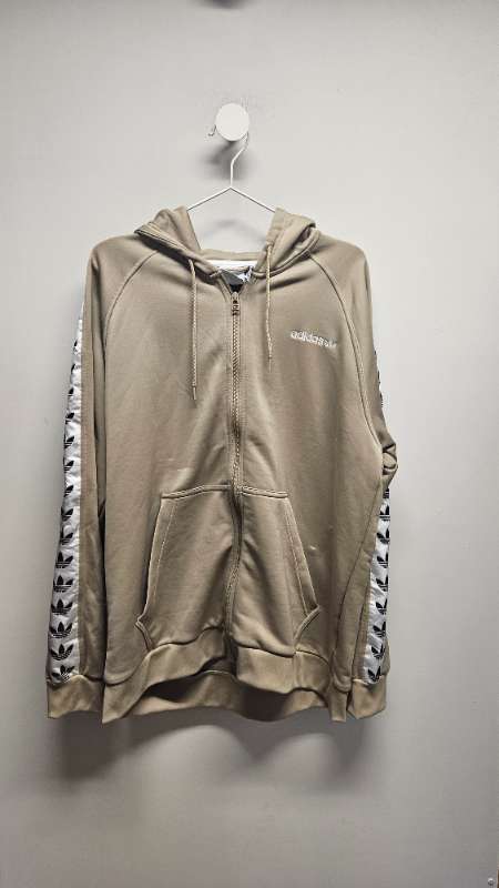 Adidas hettupeysa rennd drapp