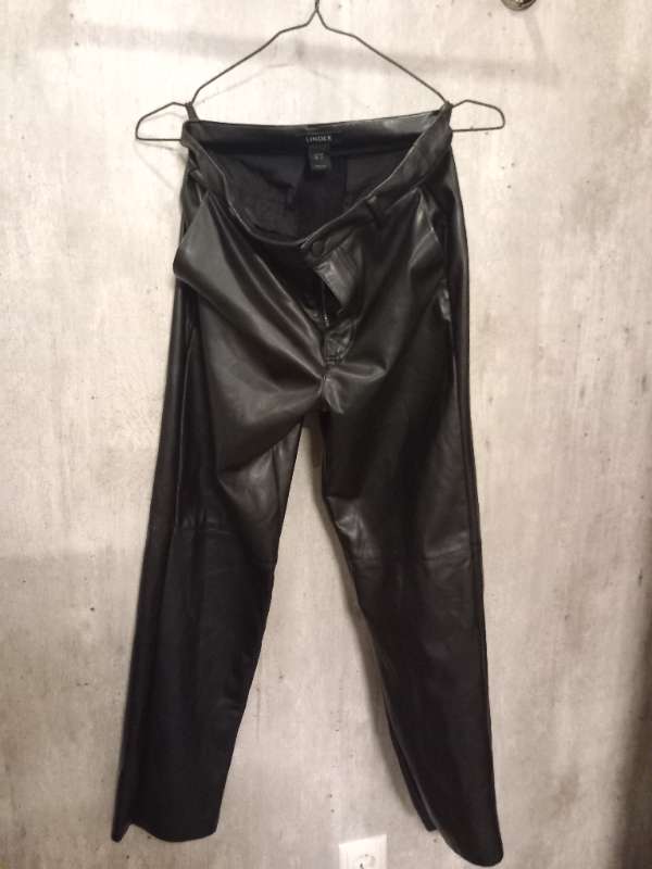 Lindex pleður buxur svartar