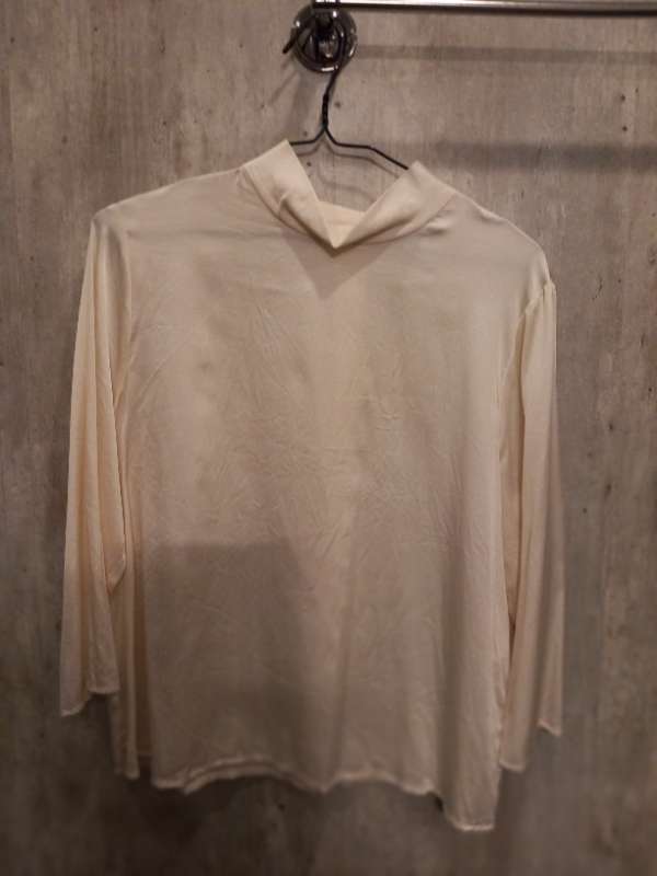 My aurora hvít blússa