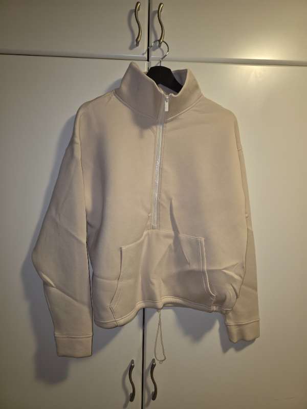 Define the line peysa offwhite