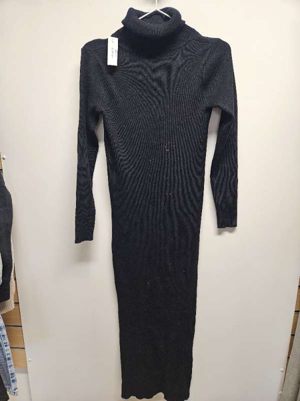 Svartur rúllukraga kjóll