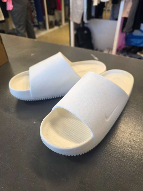 Nike calm inniskór hvítir NÝJIR