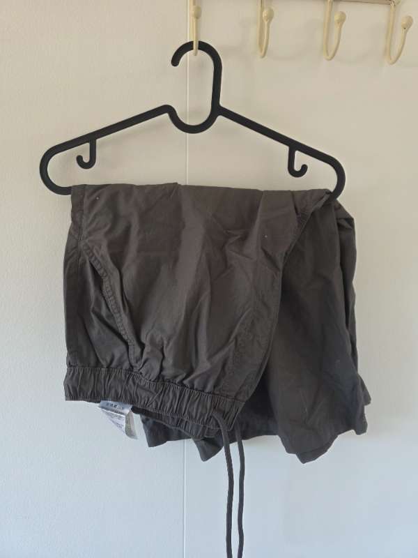 H&M stuttbuxur gráar