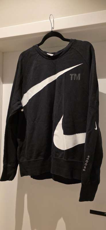 Nike swoosh peysa