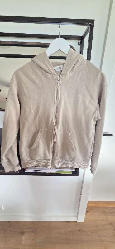 Base H&M rennd hettupeysa