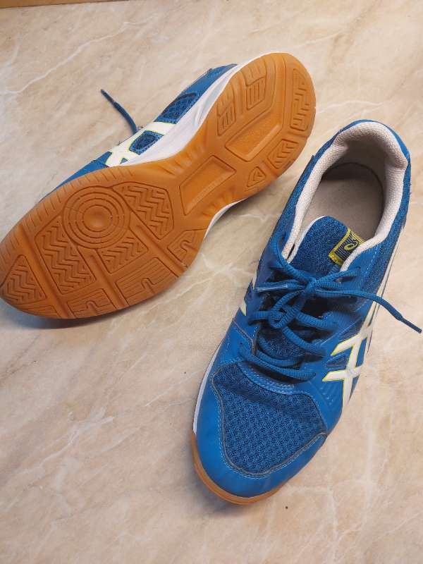 Asics innanhússkór