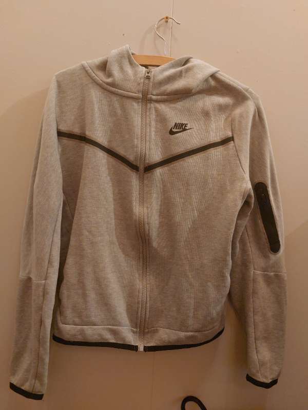 ljós grá NIKE rennd hettupeysa