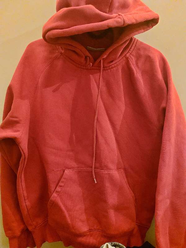 Rauð Carhartt peysa
