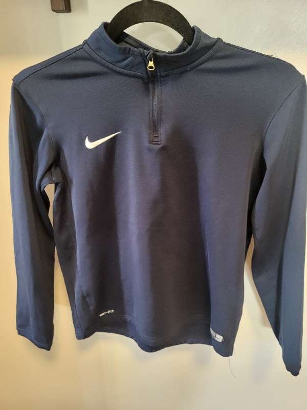 Nike dry fit peysa