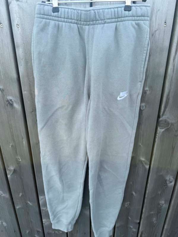 Nike grár joggingbuxur