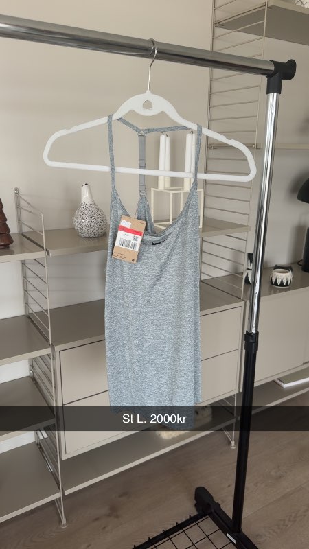 Grár ermalaus nike nýtt
