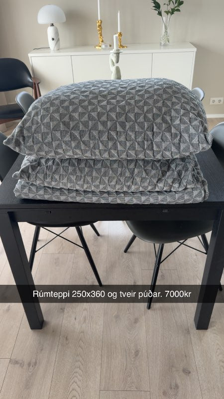 Rúmteppi og 2 púðar