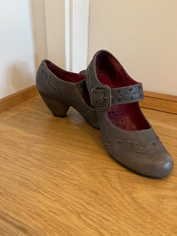 Gráir hælaskór Hush puppies