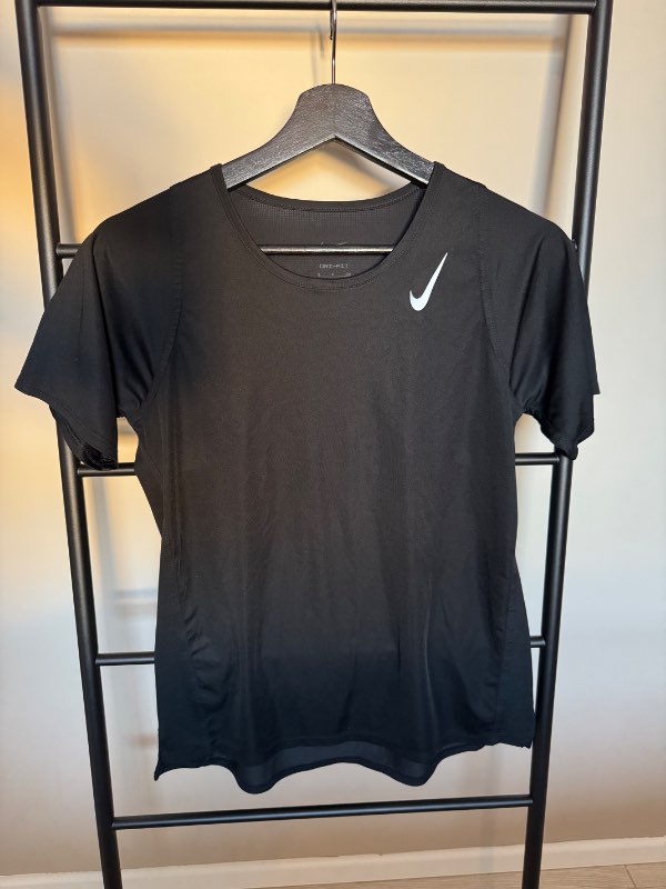 Nike stuttermabolur