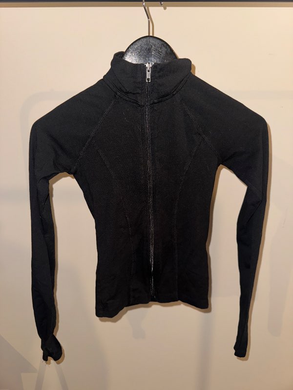 Gina Tricot rennd peysa