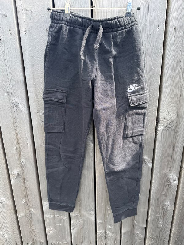 Nike cargo buxur svartar