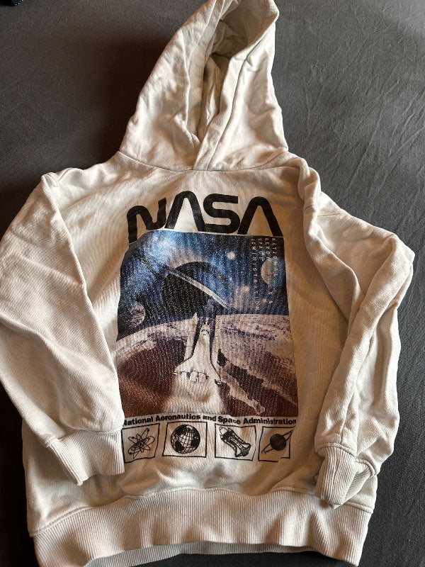 Hvít Nasa peysa st 122/128