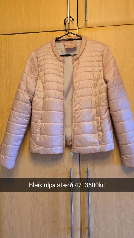 Bleik úlpa