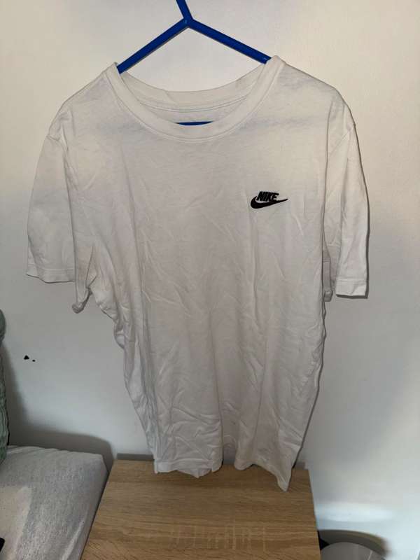 EKD- Nike hvítur bolur
