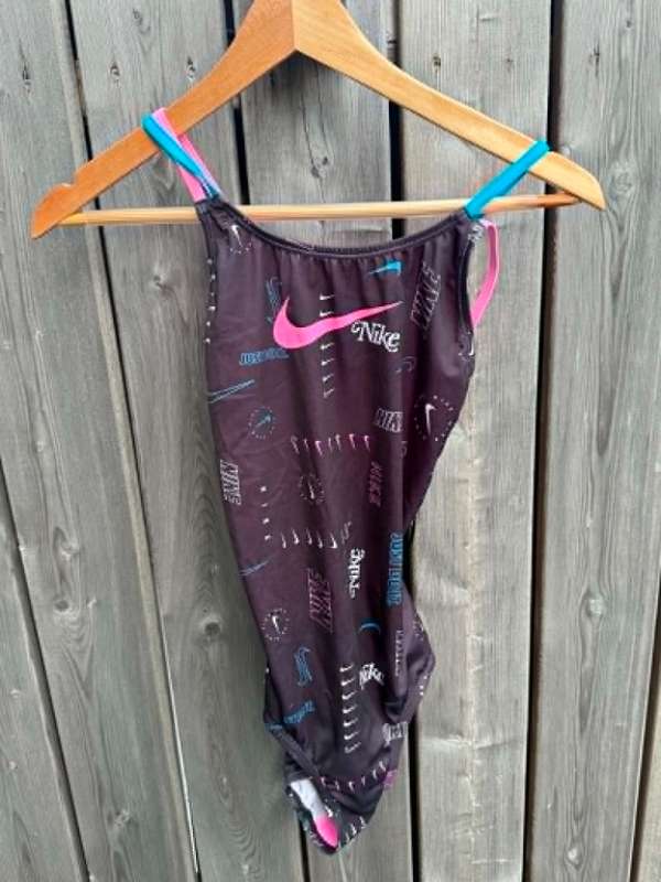 Nike sundbolur