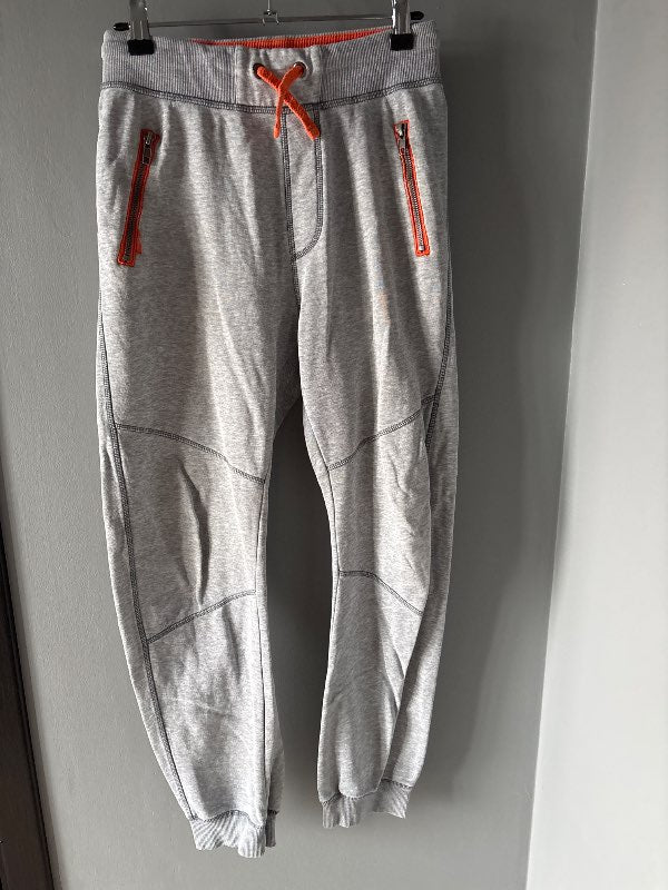 Gráar jogging buxur