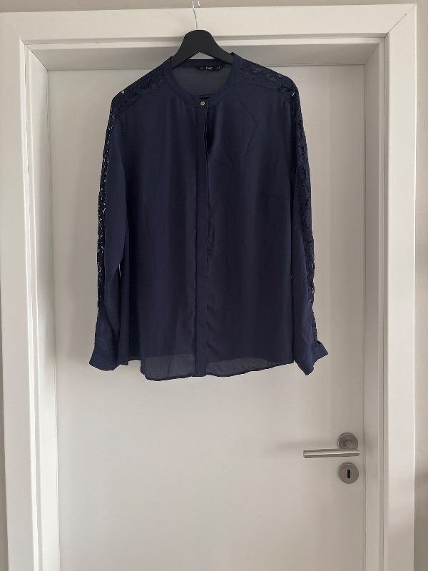 F&F dökkblá skyrta