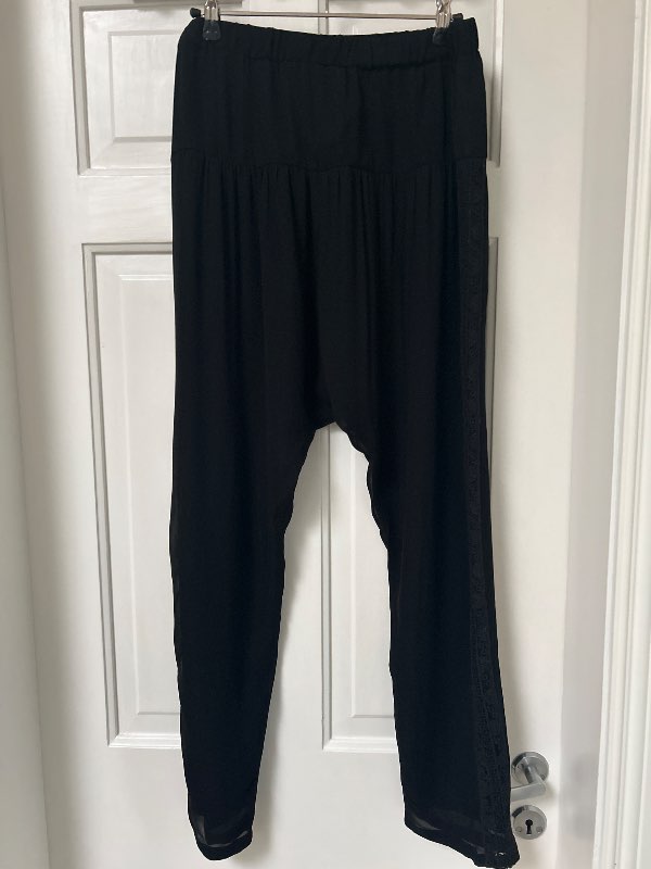 Twinset buxur svartar