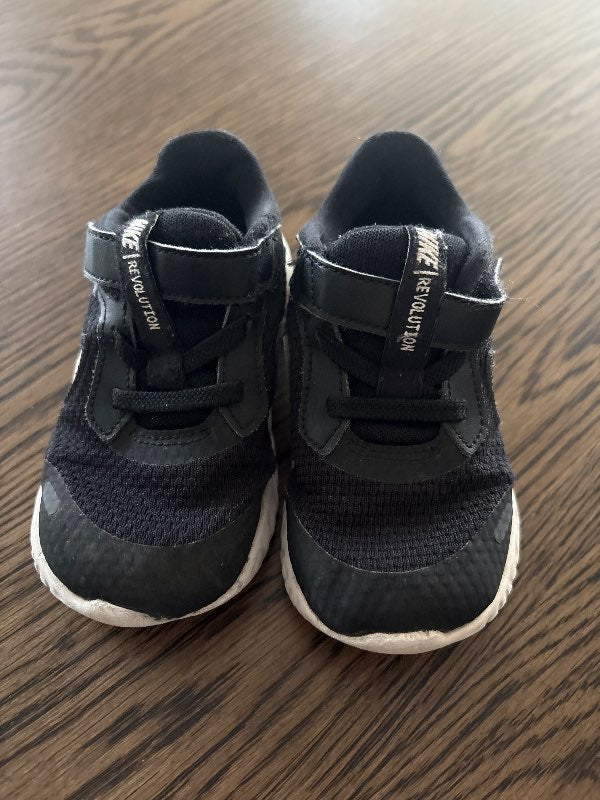 Nike svartir
