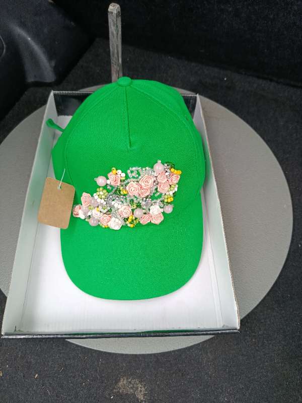 Cap green and bloom