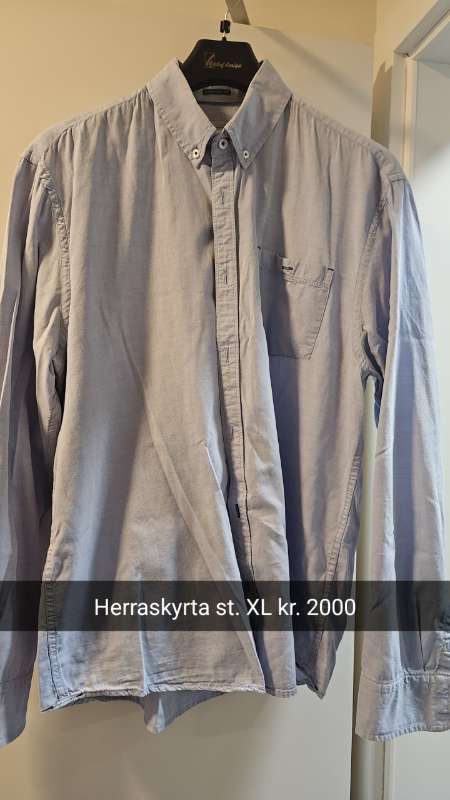 Skyrta ljósbl.