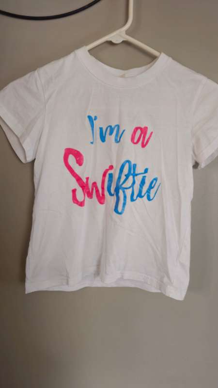 Taylor Swift stuttermabolur