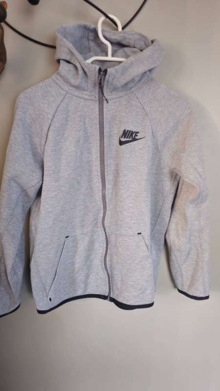 Nike rennd peysan