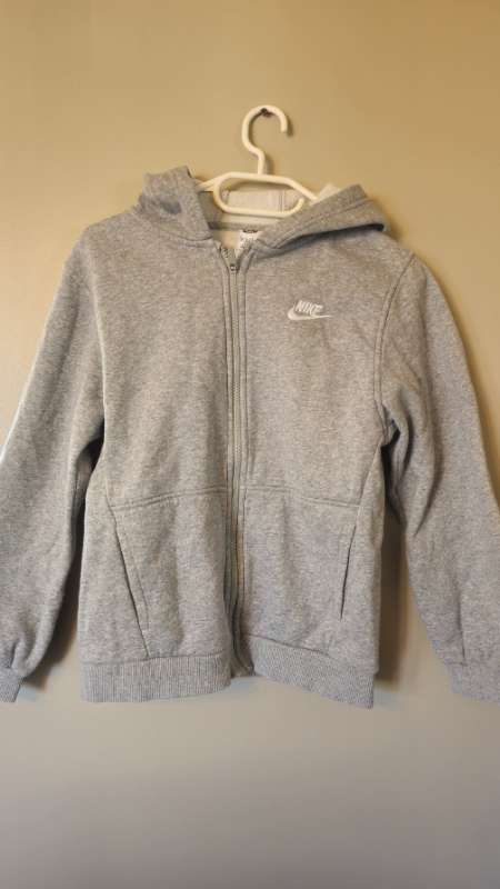 Nike rennd hettupeysa