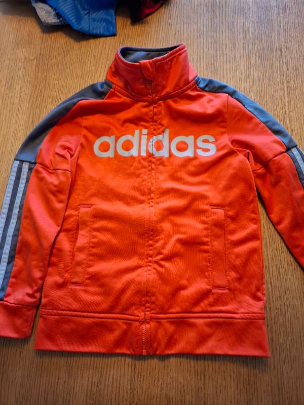 Peysa Adidas appelsínugul