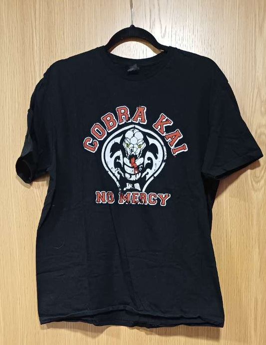 Cobra Kai bolur svartur
