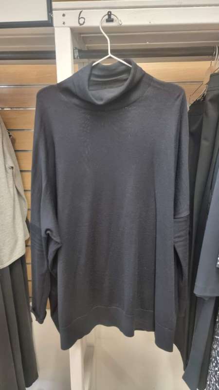 Cos peysa navy