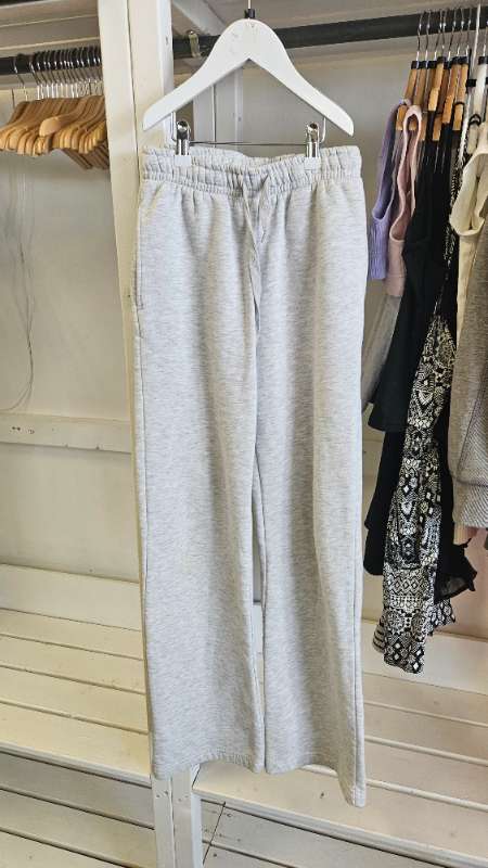 Gráar joggingbuxur