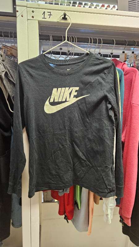 Nike peysa svört