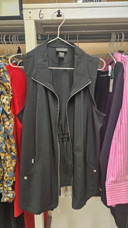 Lane Bryant vesti svart