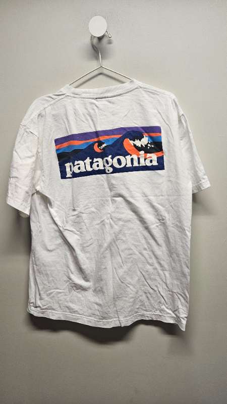 Patagonia bolur hvítur prent á baki