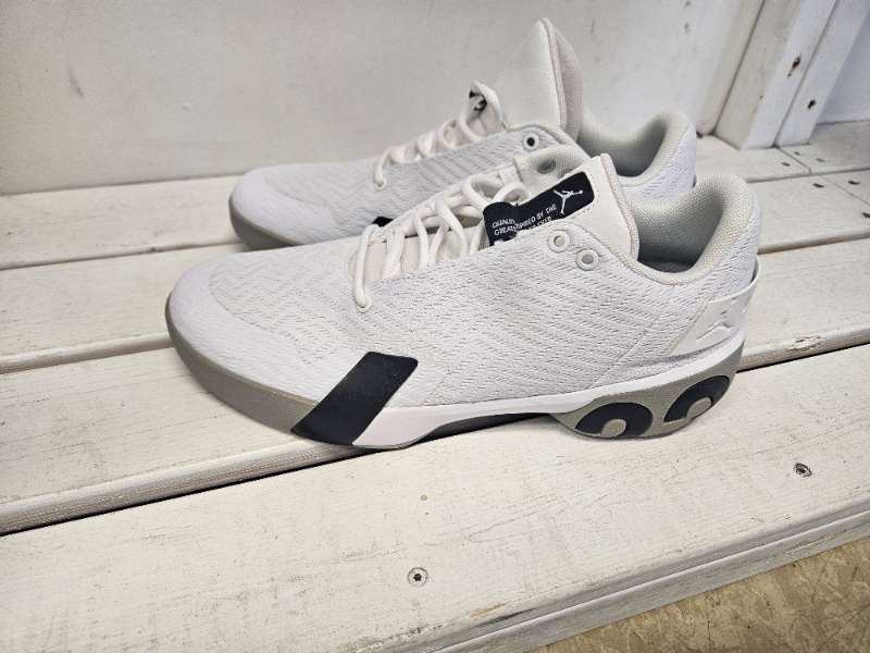 Jordan ultra fly 3 low skór hvítir ónotaðir