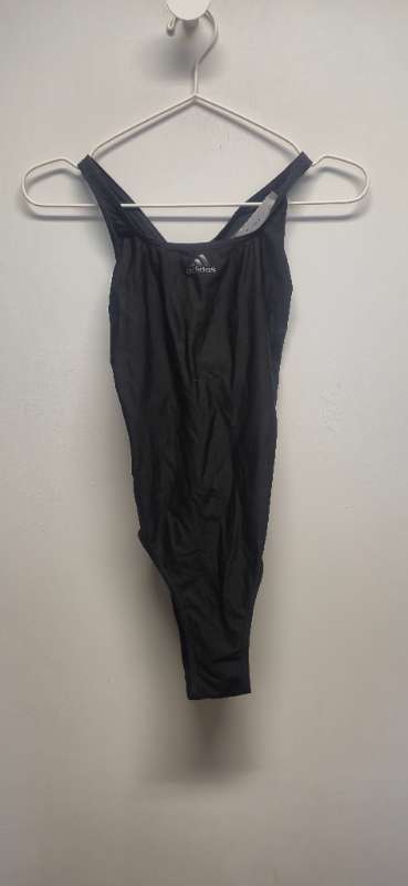Adidas sundbolur svartur