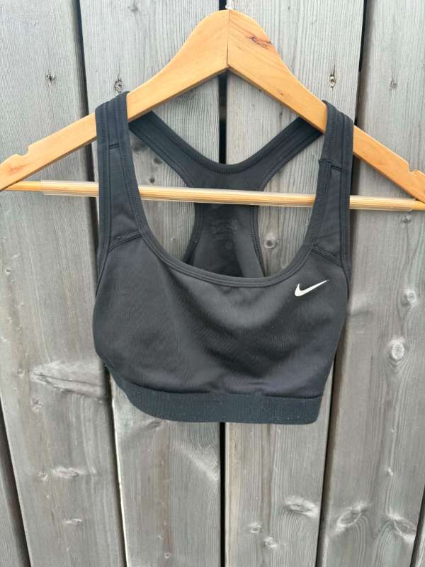 Nike svartur toppur