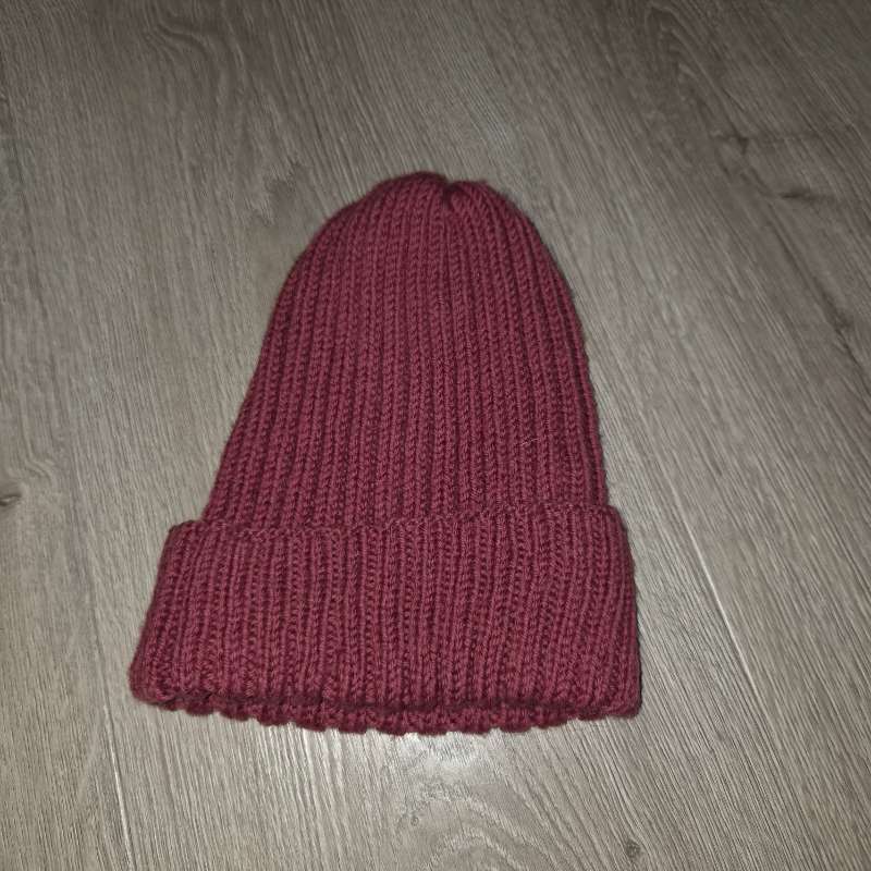 Prjónahúfa vínrauð