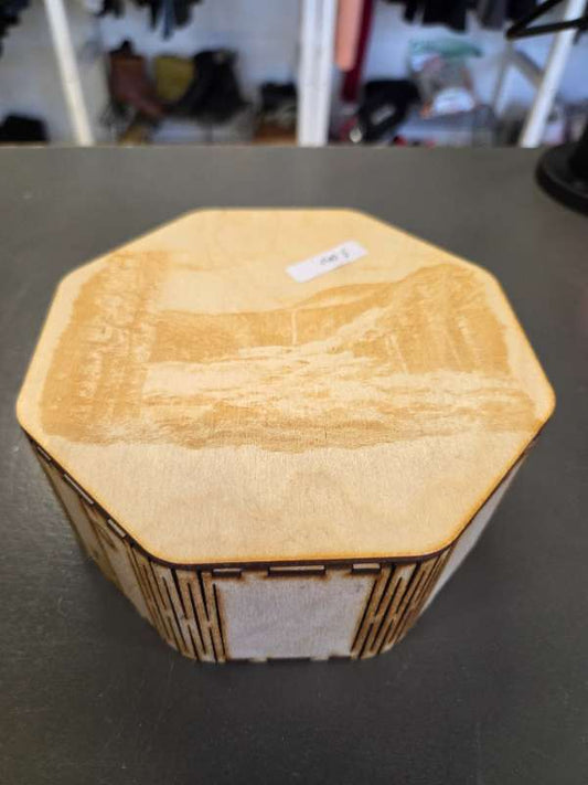 Útskorið box